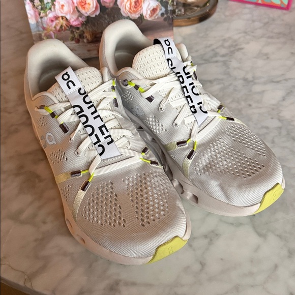 On Running cloudtechphase Women's Gray and Yellow Athletic Shoes 9.5 - Picture 2 of 6